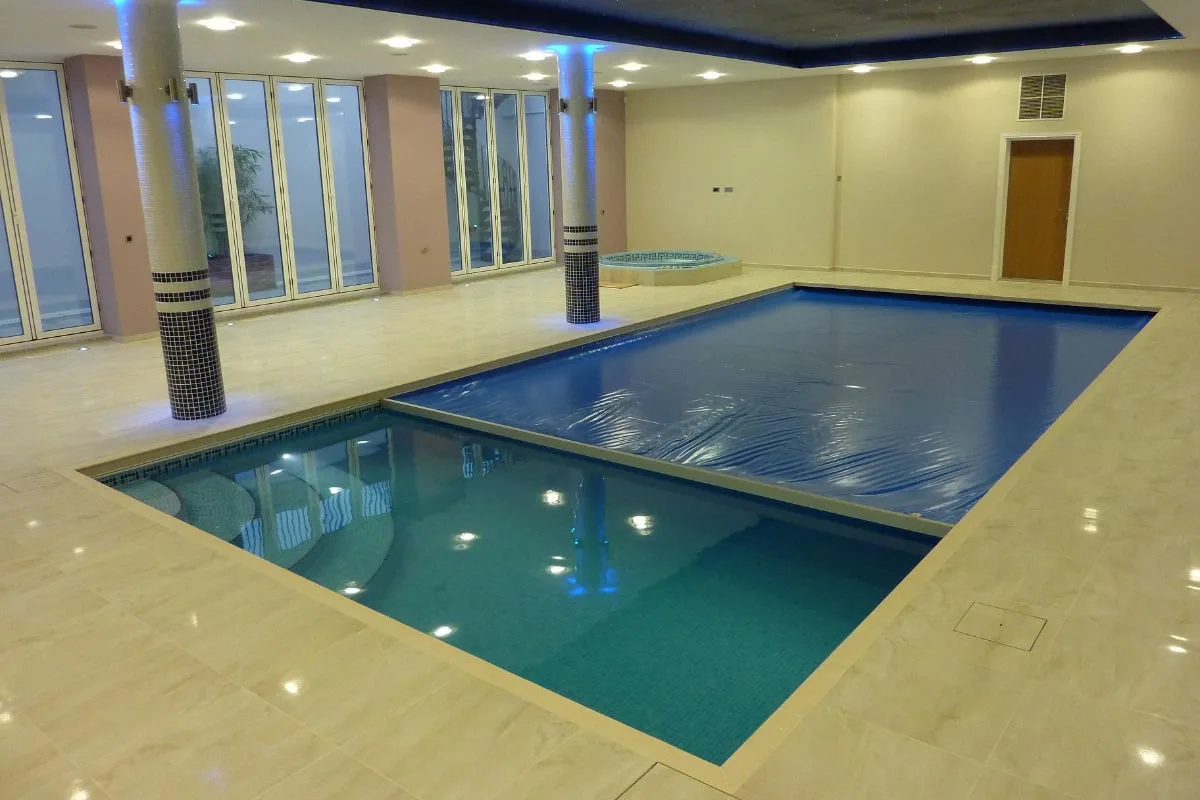 Indoor blue Aqua Ocean automatic swimming pool cover